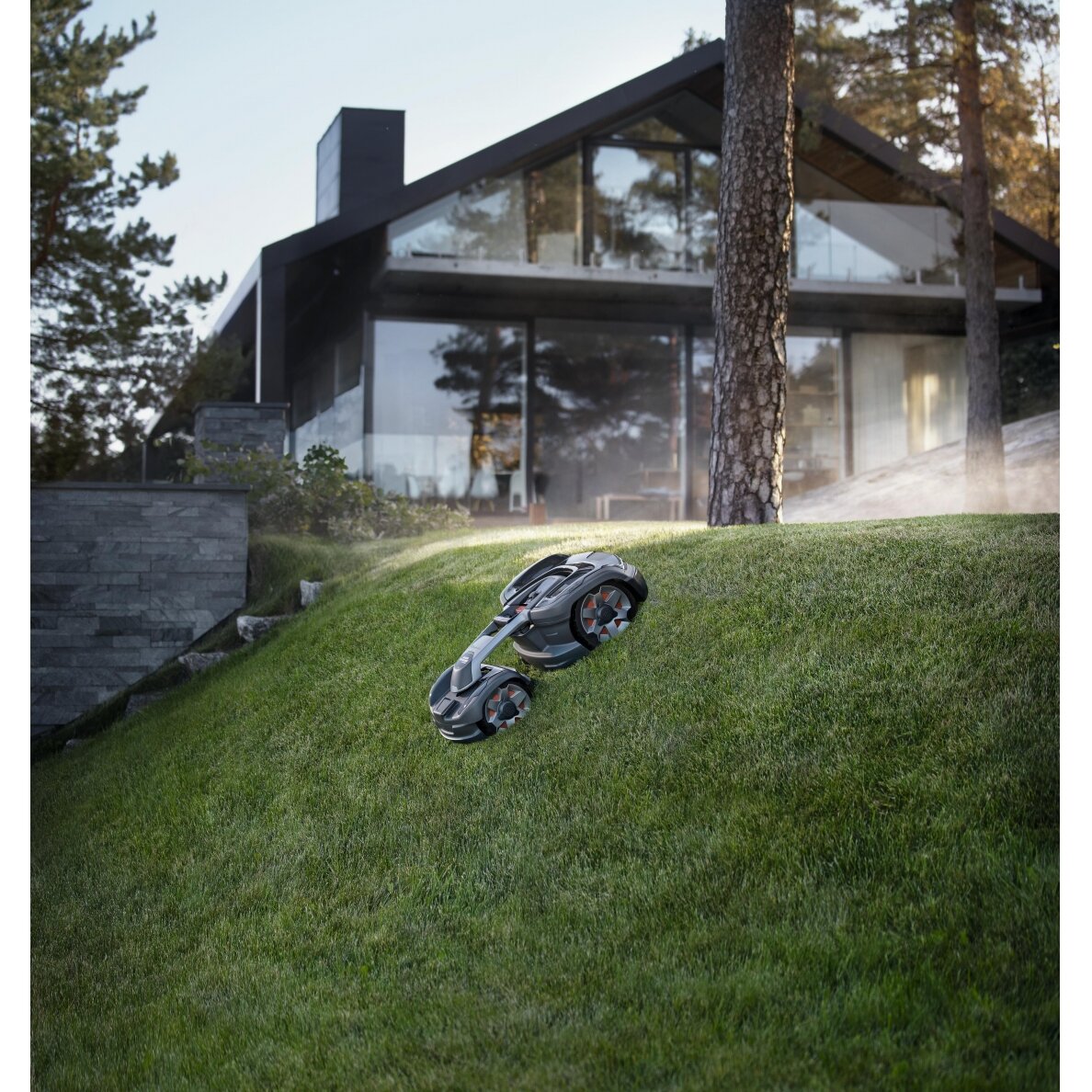 HUSQVARNA AUTOMOWER® 435X AWD NERA 1